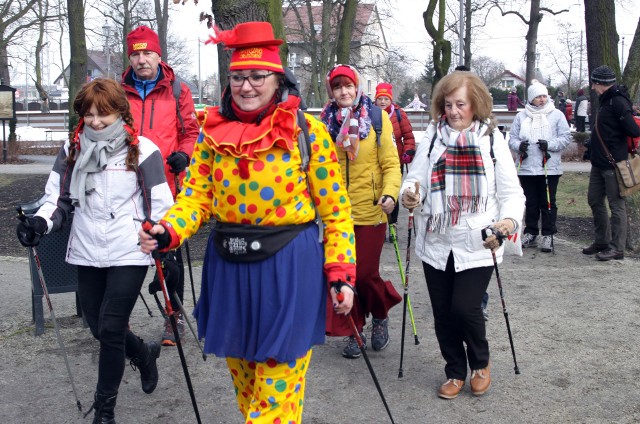 Pod przewodnictwem Edyty Ogonowskiej grudziądzkie Patyczaki pomaszerowały z pod Leśniczówki do plaży M O R i Wu gdzie biesiadowano przy ognisku. Obowiązujące stroje to wszelkiego rodzaju karnawałowe "kreacje".Info z Polski - przegląd najciekawszych informacji z kraju [01.02.2018]