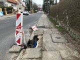 Dziura w chodniku przy ulicy Żółkiewskiego w Słupsku doczeka się naprawy