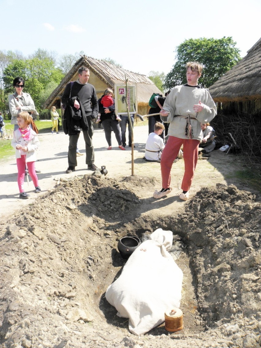 BISKUPIN. W Muzeum Archeologicznym trwa weekend z epoką kamienia