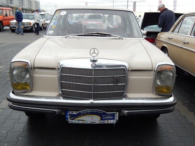 XXV jubileuszowy zlot najpiękniejszych samochodów marki Mercedes-Benz. Finał imprezy na parkingu CH Turawa Park.