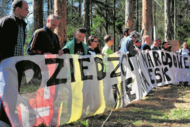 W weekend w Białowieży demonstrowali zarówno zwolennicy jak i przeciwnicy decyzji ministra