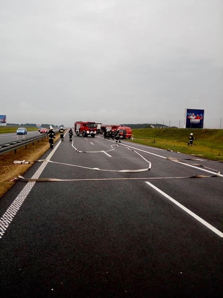 Tragiczne zderzenie na autostradzie A1 (29.08.2021). W wypadku cysterny z osobówką zginął 48-letni mężczyzna