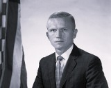 Frank Borman est mort.  Il était membre d'Apollo 8, qui fut la première à orbiter autour de la Lune.