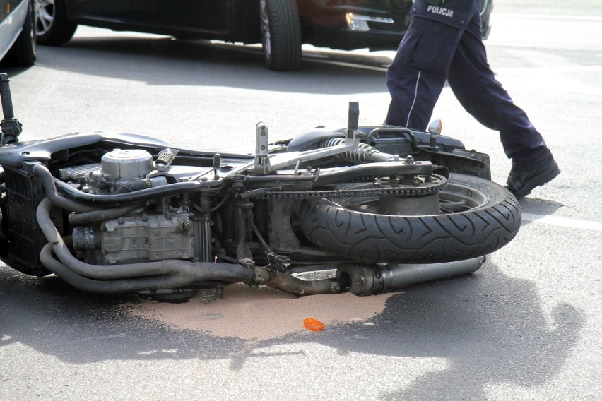 Motocyklista dawno temu spowodował śmiertelny wypadek. Teraz musi zapłacić ogromne pieniądze!