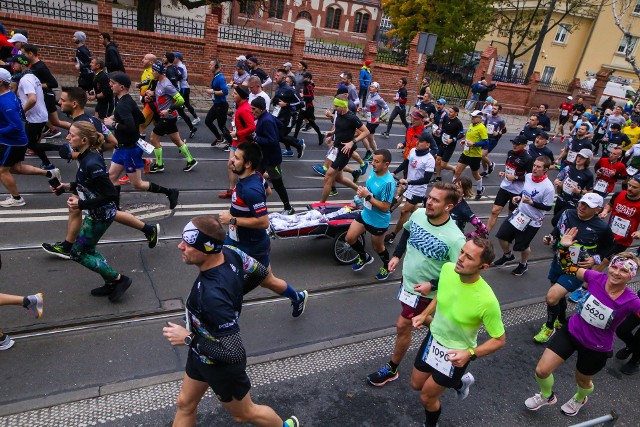13. PKO Poznań Półmaraton zgromadził na starcie pięć tysięcy zawodników. To rekordowy wynik w tym roku, biorąc pod uwagę wszystkie polskie biegi. Wszystko wskazuje na to, że nie zostanie już on pobity.