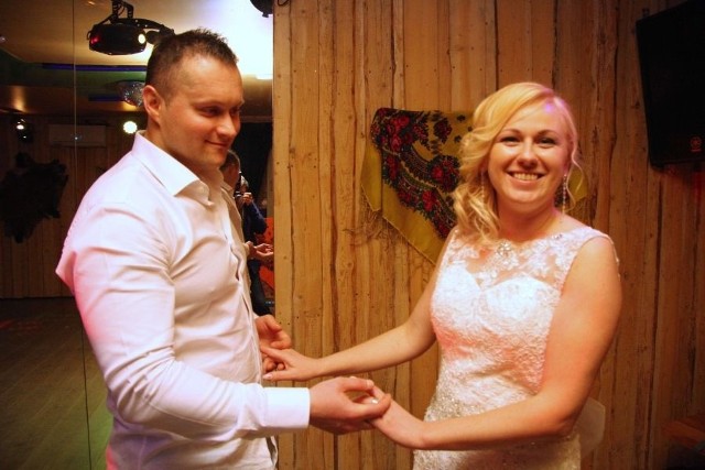 Państwo młodzi, Lucyna i Sebastian Kwiatkowie byli bardzo zadowoleni z weselnego przyjęcia w Karcmie Wierchy. 