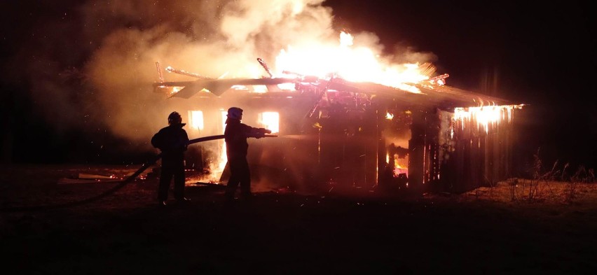 Przez kilka godzin strażacy gasili pożar budynku w Jasienicy koło Birczy w powiecie przemyskim [ZDJĘCIA]