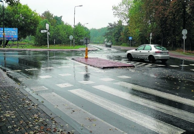 Skrzyżowanie ulic Mickiewicza, Solidarności i Ofiar Katynia, gdzie miałoby powstać rondo.