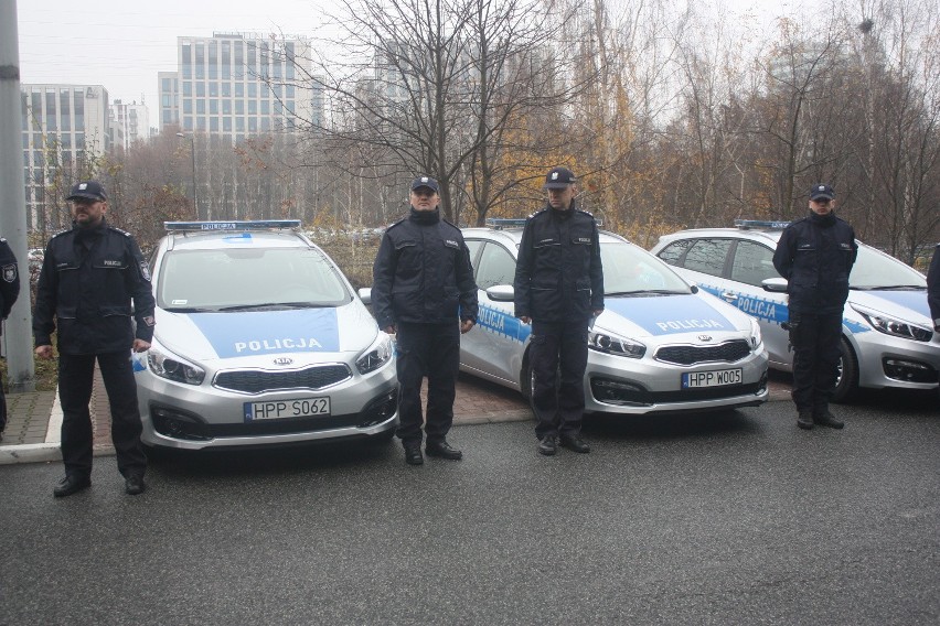 Policjanci dostali nowe radiowozy