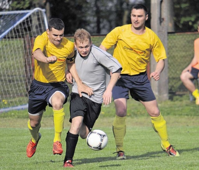 Dawid Raś (Tarnavia), Jacek Malisz (z lewej) i Roger Radliński