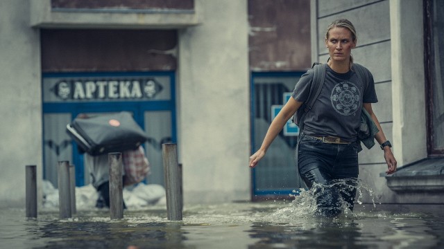 "Wielka Woda" to serial katastroficzny inspirowany powodzią, która nawiedziła Dolny Śląsk w 1997 r. Akcja toczy się głównie we Wrocławiu