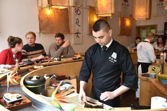 Menedżer Łukasz Grzecznowski z restauracji „Dom Sushi” liczy, że po raz kolejny akcja „Toruń za pół ceny” będzie frekwencyjnym sukcesem