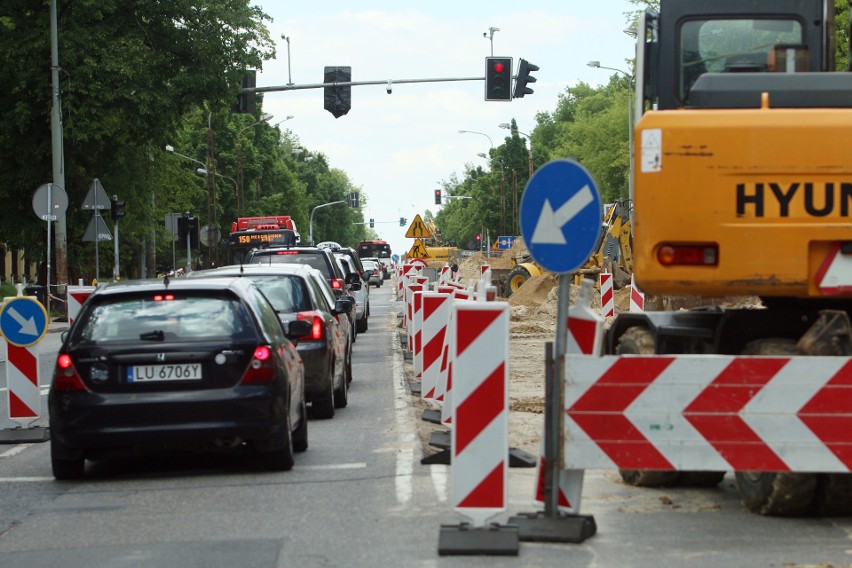 Najwięcej utrudnień dla kierowców jest obecnie na Al....