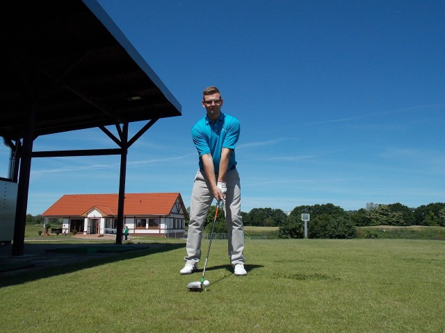 Instruktor Filip Żdan każdego nauczy podstaw golfa!