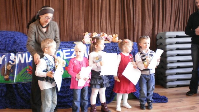 Oto laureaci wśród czterolatkówobok Iwona Szymczak, opiekunka konkursu