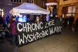 Toruń. Czarny protest przeciwko zaostrzeniu prawa antyaborcyjnego