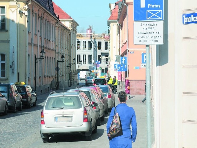 Podobnie jak pracownicy Wojewódzkiego Sądu Administracyjnego z przywileju darmowych rezerwacji korzystali jeszcze pracownicy: Starostwa Powiatowego, NBP, Powiatowego Urządu Pracy oraz Polskiego Związku Głuchych