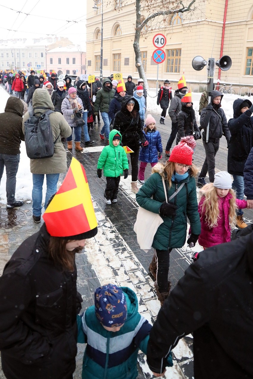 Przez ulice Lublina tłumnie przeszedł Orszak Świętego Mikołaja. Zobacz zdjęcia                   