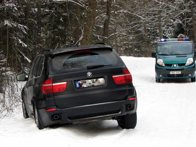 Bmw X5 kilka dni stało przy drodze