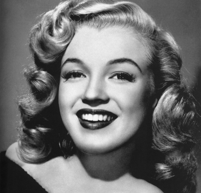 Dwudziestokilkoletnia letnia Marilyn Monroe