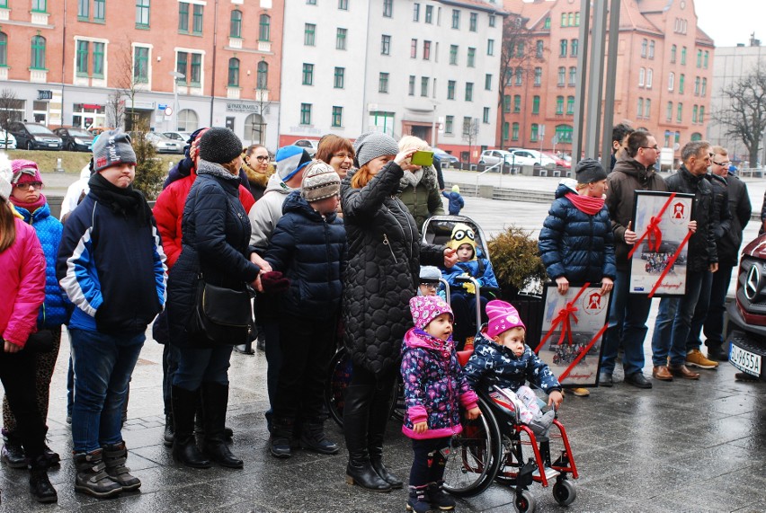 Ruda Śląska: Nowe autobusy trafiły do niepełnosprawnych