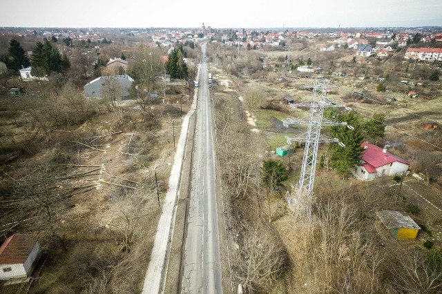 Ul. Nałęczowska w dniu 28 lutego. Krajobraz po wycince drzew w związku z budową przedłużenia ul. Bohaterów Monte Cassino