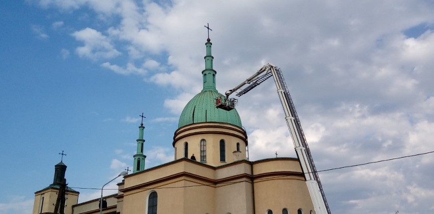 Jeśli blachy nie da się przymocować, to naderwana część...