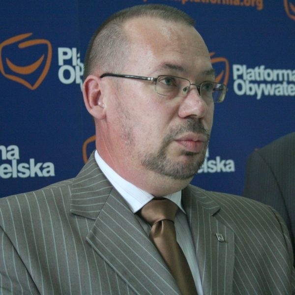 Premier prosił, żeby w referendum głosować za obwodnicą Augustowa - przypomina Maciej Głaz