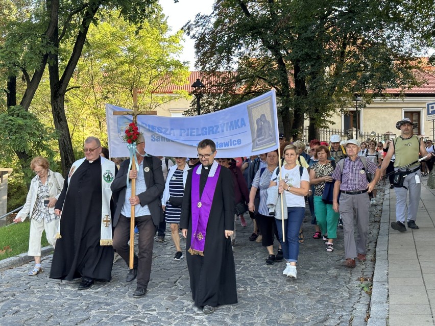 Sprzed Bazyliki Katedralnej w Sandomierzu wyruszyło ponad...
