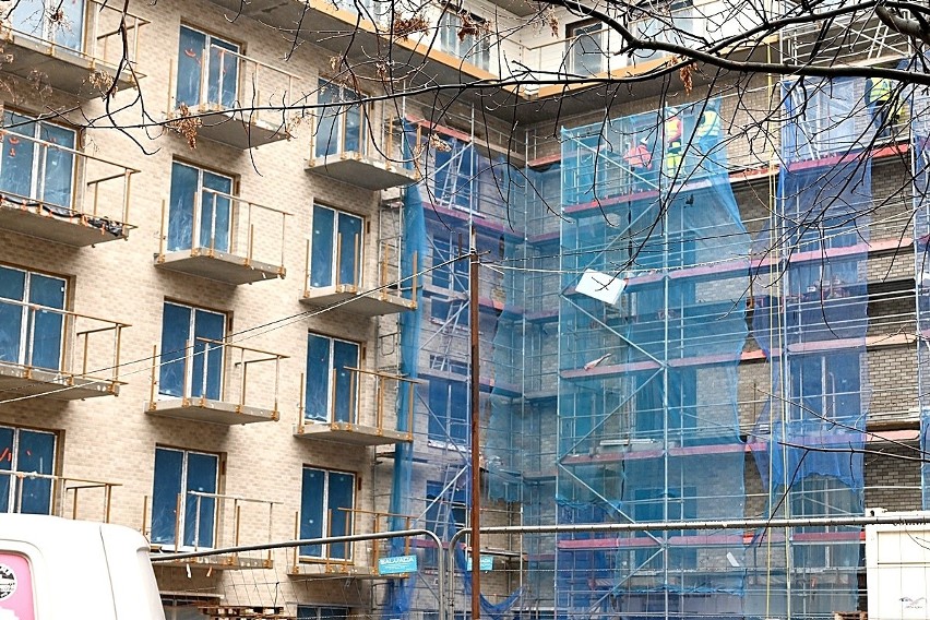 Budowa apartamentowca na ul. Czystej we Wrocławiu nabiera...
