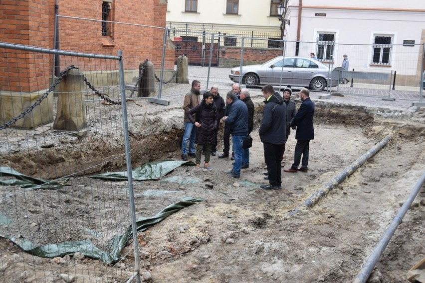 Tarnów. Przeprojektują fragment Katedralnej. Kości zostaną pod drogą