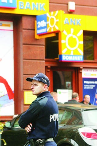 Z banku przy ulicy Krasińskiego w Bydgoszczy ukradziono kilkanaście tysięcy złotych. Najkosztowniejsze są jednak przestępstwa bankomatowe - w ub. roku zrabowano w ten sposób około 10 mln zł