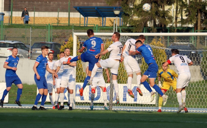 III liga. Broń Radom zremisowała z Olimpią Zambrów. Strata gola w doliczonym czasie gry. Zobacz zdjęcia 