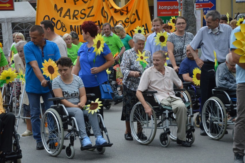 Proszowice. Ulicami przeszedł pierwszy marsz godności osób niepełnosprawnych