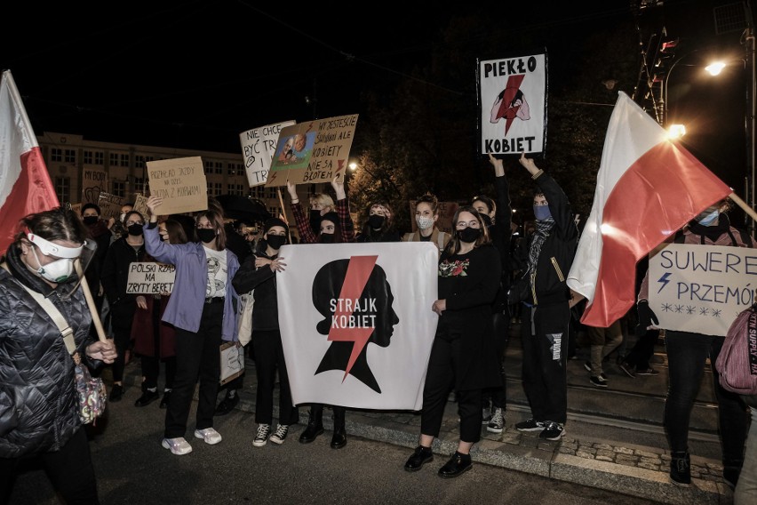 Kolejny dzień masowych protestów w Toruniu: uczestnicy zablokowali miasto w rytmie Czarnego Disko                         