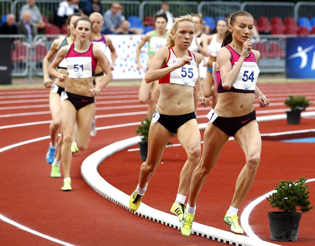 Renata Pliś (na zdjęciu pierwsza w stawce) z Maratonu Świnoujście, jest na liście zgłoszonych zawodniczek w biegu na 5000 m. Finał w tej konkurencji dziś o godz. 19.45.