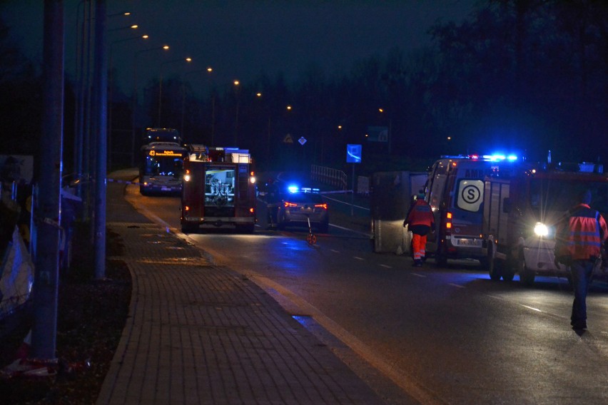 Tragiczny wypadek w Rybniku: nie żyje jedna osoba na ul. Rudzkiej. Iveco uderzył czołowo w passata ZDJĘCIA
