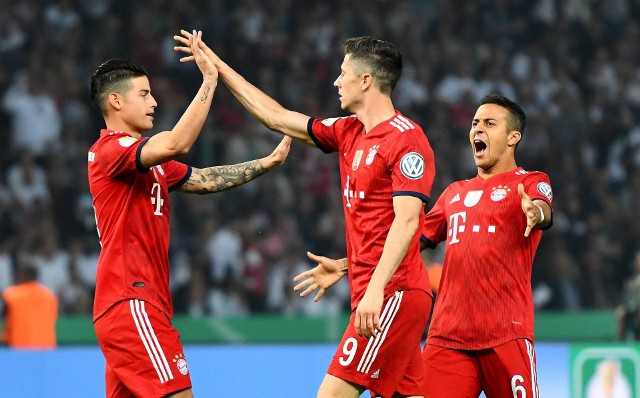 James Rodriguez (z lewej, w środku Robert Lewandowski) zapowiada, że na mistrzostwach w Rosji Kolumbia dotrze do półfinału