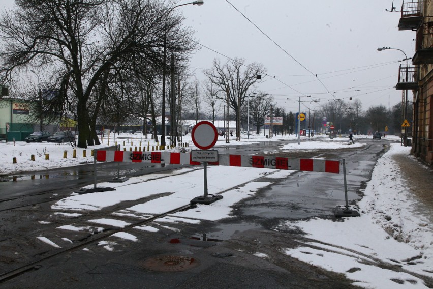 Remont ulicy Dąbrowskiego w Łodzi rozpoczęty. To początek wielkich prac drogowych na Chojnach [ZDJĘCIA]