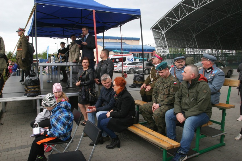 Zawody hippiczne w Ostrowi Mazowieckiej. Zawody zorganizowano w ramach VI Święta Rotmistrza Pileckiego 14.05.2022. Zdjęcia