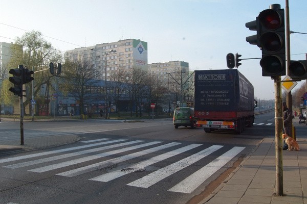 Bez sygnalizacji  na skrzyżowaniu ul. Paderewskiego i Tuszyńskiej. Tworzą się korki