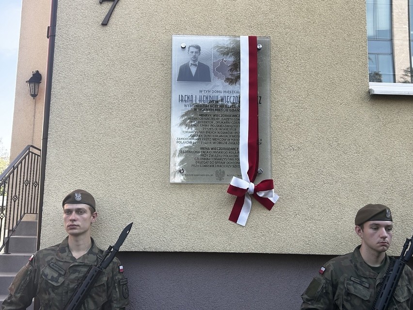 Odsłonięcie tablicy upamiętniającej polskich patriotów Irenę...
