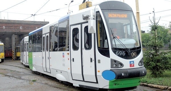 Skład moderus, czyli poligon doświadczalny szczecińskich fachowców, na którym pokazali, że potrafią budować tramwaje. Wkrótce zbudują dziesięć nowych.Dwa pierwsze będą wyglądały tak jak te na zdjęciu. Jakie będą kolejne, będzie wiadomo po przetargu na dostawę wózków i nadwozi.