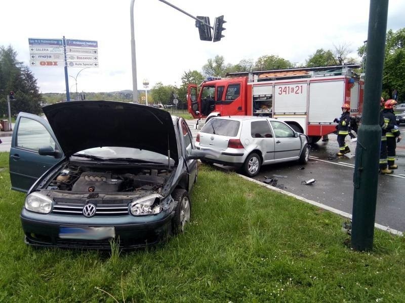 Nowy Sącz. Wypadek na ul. Prażmowskiego. Jeden z kierowców poszkodowany