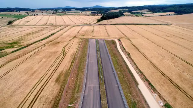 Budowa drogi ekspresowej S3 Legnica - Jawor - Bolków, zdjęcia lotnicze z połowy lipca 2018 roku