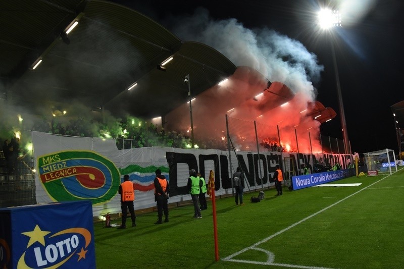 MIEDŹ LEGNICA - ŚLĄSK WROCŁAW. Oprawa kibiców na derach przyjaźni [ZDJĘCIA]