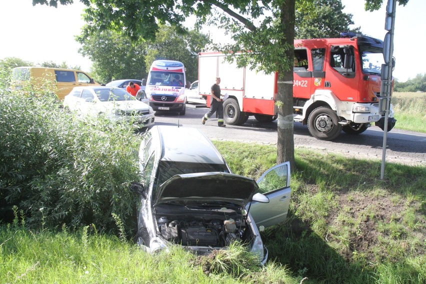 Wypadek na Buforowej. Zderzenie dwóch opli [ZDJĘCIA]