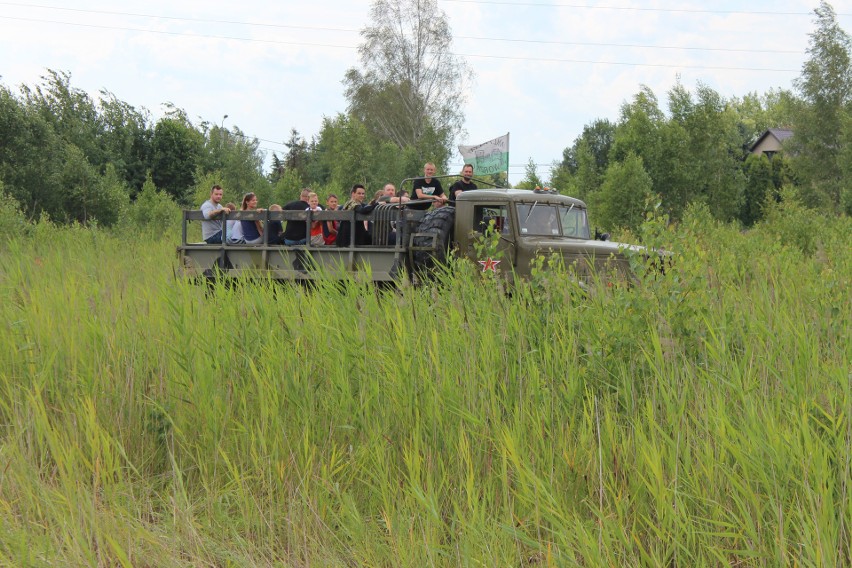 Trzebinia. Tłumy ludzi podczas I Międzynarodowego Zlotu Miłośników Militariów - Enigma 2018 [ZDJĘCIA]