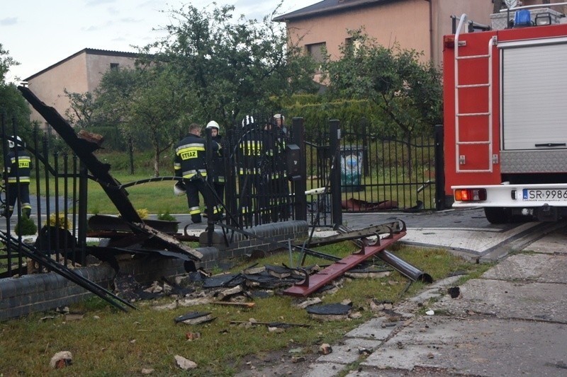 Trąba powietrzna przeszłą przez Gaszowice. W usuwaniu...