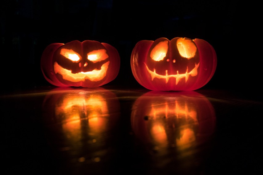 Tradycja lampionów halloweenowych, znanych jako "Jack O'...
